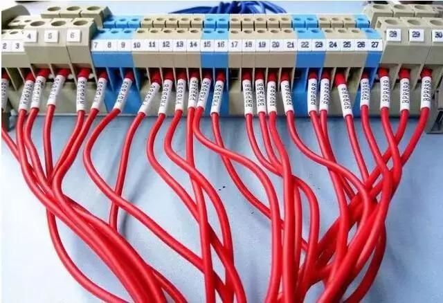 電工是怎么把線整理的這么整齊的？這離不開(kāi)線號(hào)機(jī)